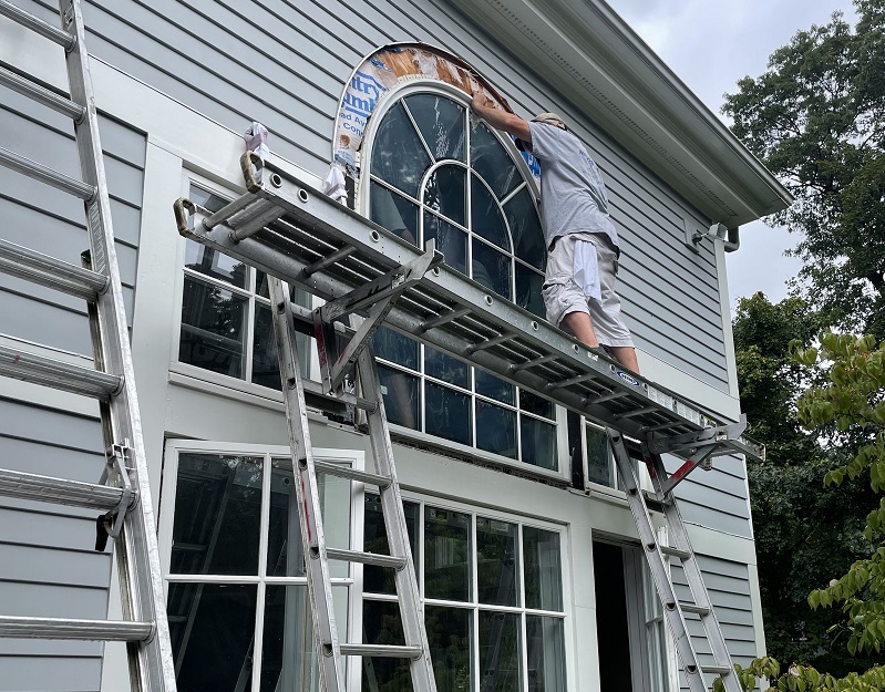 Ready to flash the exterior of the window 